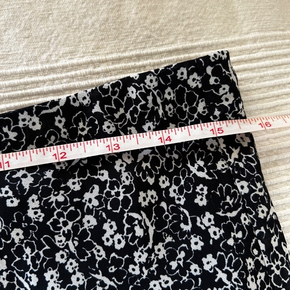 Chaps Navy Blue & White Floral Skirt *Size 0 - Picture 5 of 5